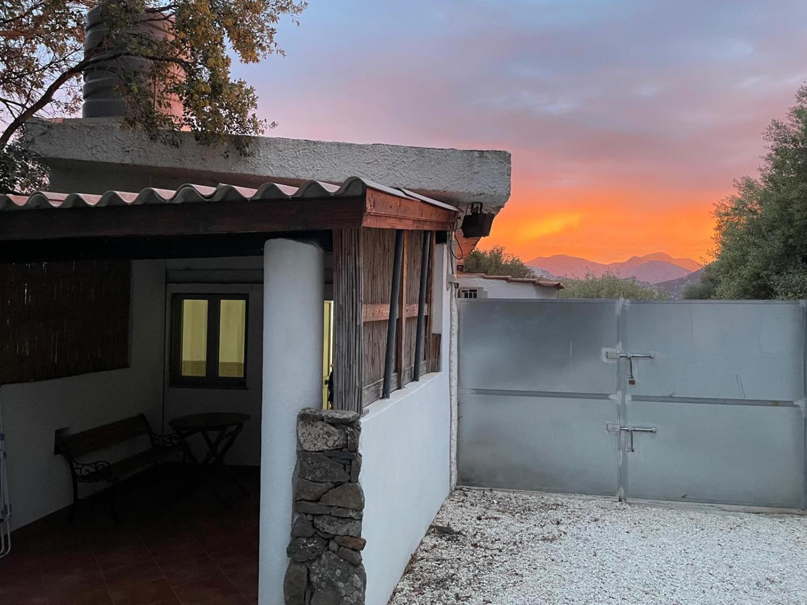 Casa Toloi Apartment Dorgali Bagian luar foto